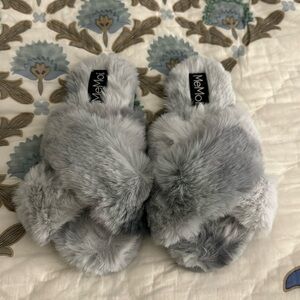 NWOT MeMoi Grey Open Toe Faux Fur Slipp Size Medium.  Never worn
